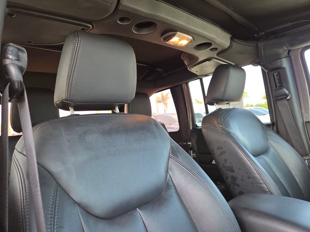 Used 2017 Jeep Wrangler Unlimited Sahara w/ Connectivity Group AWD/4WD image 17