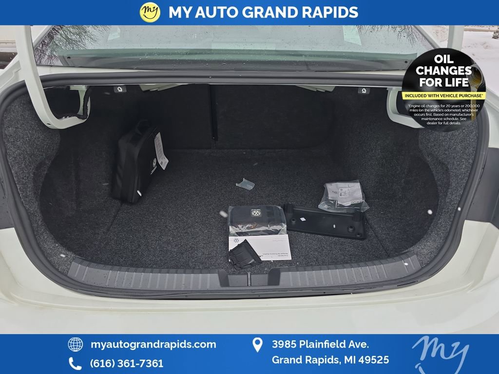 Used 2024 Volkswagen Jetta SE image 25