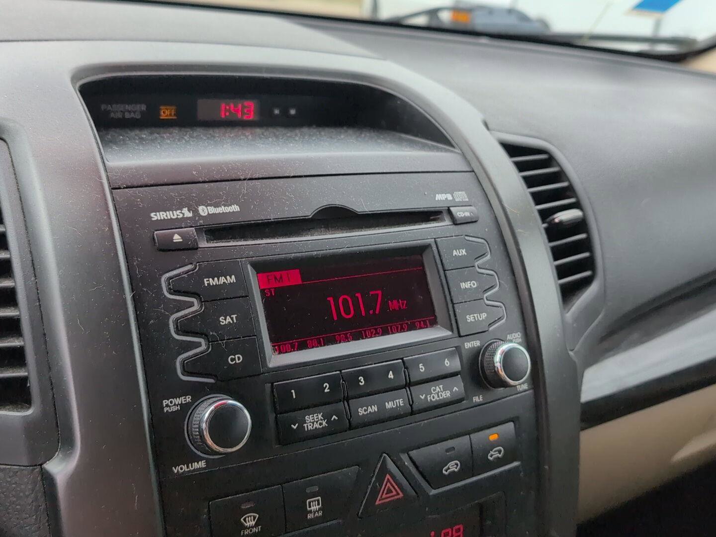 Used 2011 Kia Sorento EX image 27