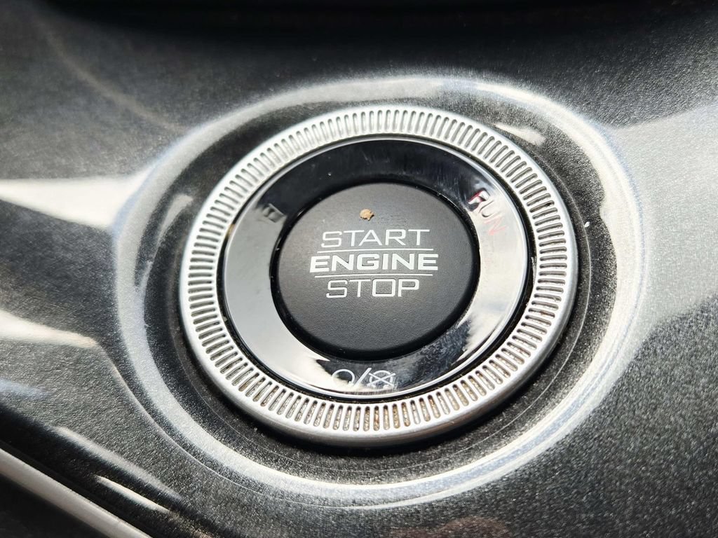 Used 2021 Jeep Grand Cherokee L Laredo w/ Luxury Tech Group I AWD/4WD image 32