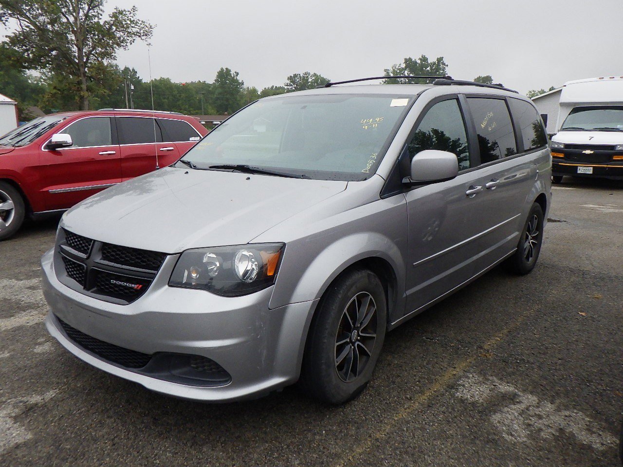 Used 2016 Dodge Grand Caravan SE image 2
