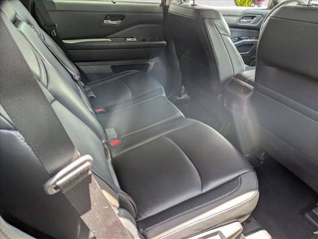 Used 2024 Nissan Pathfinder SL FWD image 21