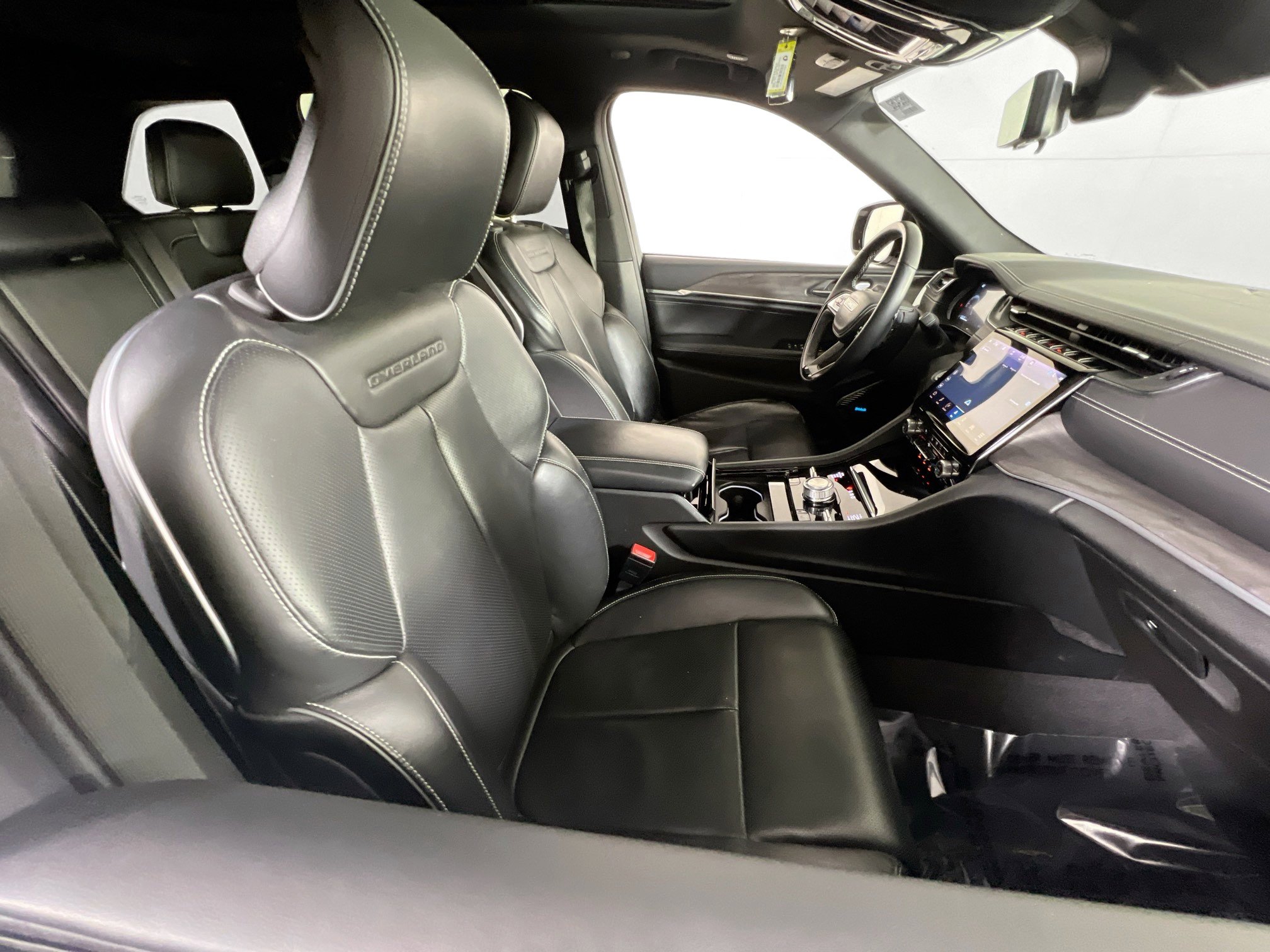 Used 2022 Jeep Grand Cherokee Overland w/ Adv Protech Group III image 28