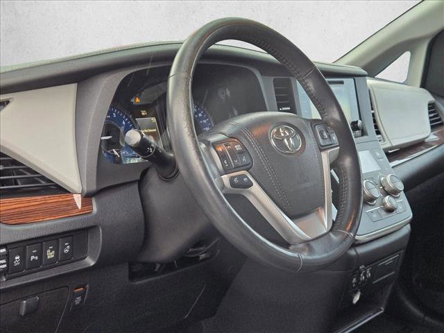 Used 2015 Toyota Sienna Limited image 10