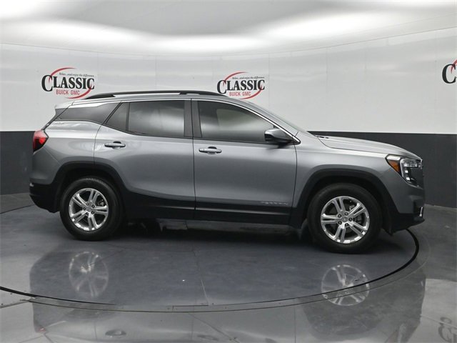 Used 2024 GMC Terrain SLE w/ Driver Convenience Package image 6