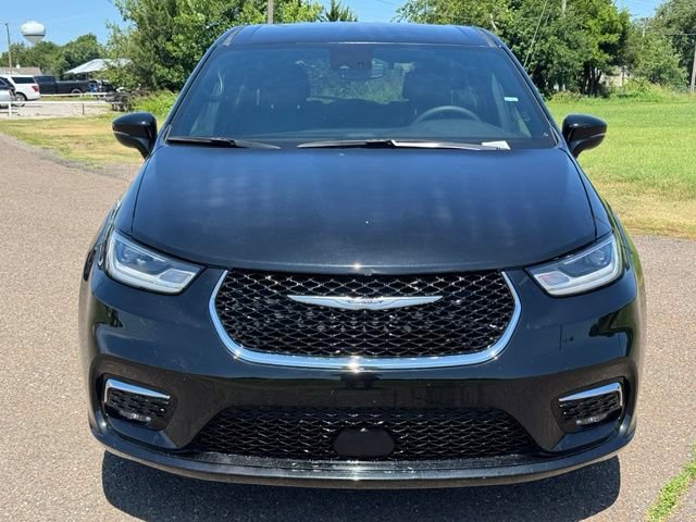 Used 2025 Chrysler Pacifica Select FWD image 2