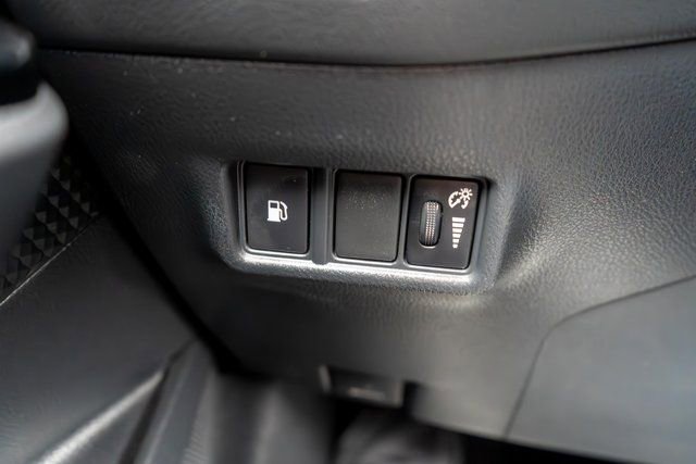 Used 2022 Toyota C-HR XLE FWD image 27