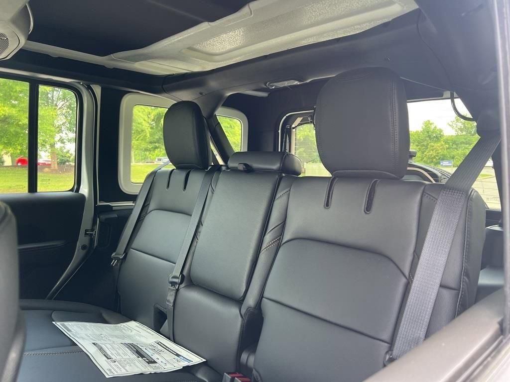 Used 2024 Jeep Wrangler Unlimited Sahara image 16