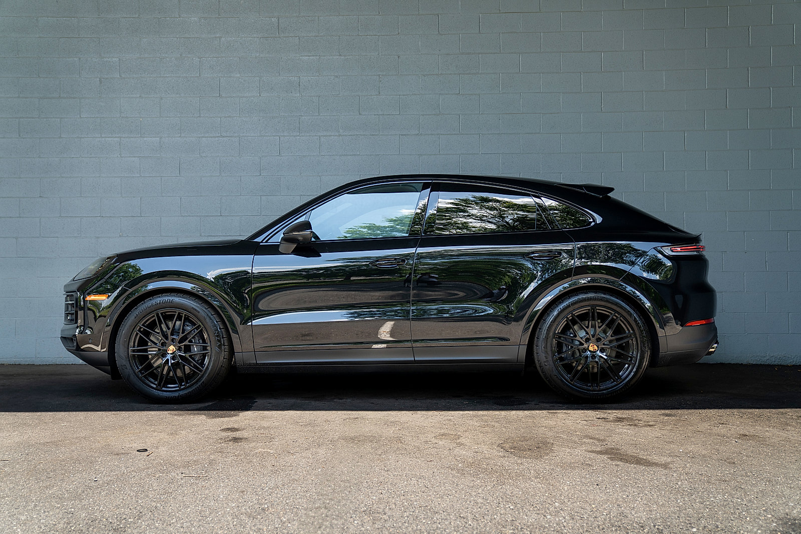 Used 2025 Porsche Cayenne Coupe image 2