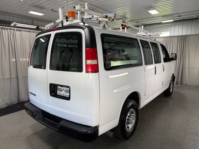 Used 2018 Chevrolet Express 2500 w/ Driver Convenience Package RWD image 4