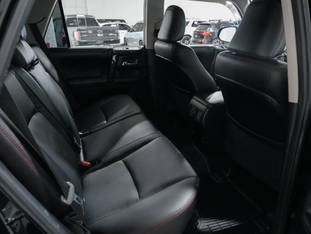 Used 2018 Toyota 4Runner TRD Off-Road Premium AWD/4WD image 30
