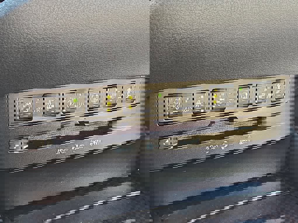 Used 2020 Lexus ES 350 w/ Luxury Package image 16