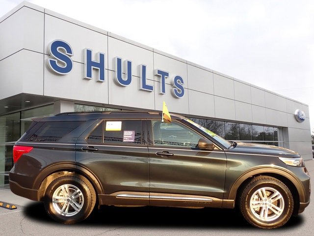 Certified 2022 Ford Explorer XLT w/ Equipment Group 202A image 4