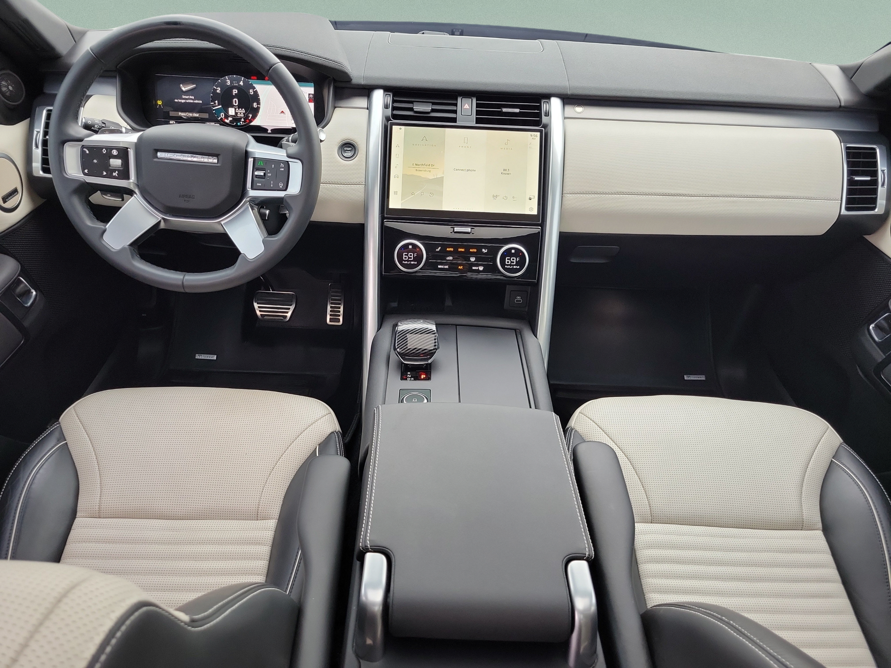 Used 2024 Land Rover Discovery Dynamic SE AWD/4WD image 13