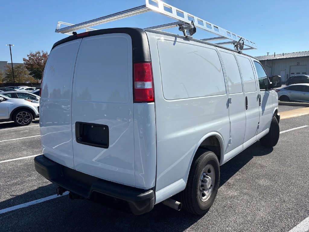 Used 2025 Chevrolet Express 2500 RWD image 4