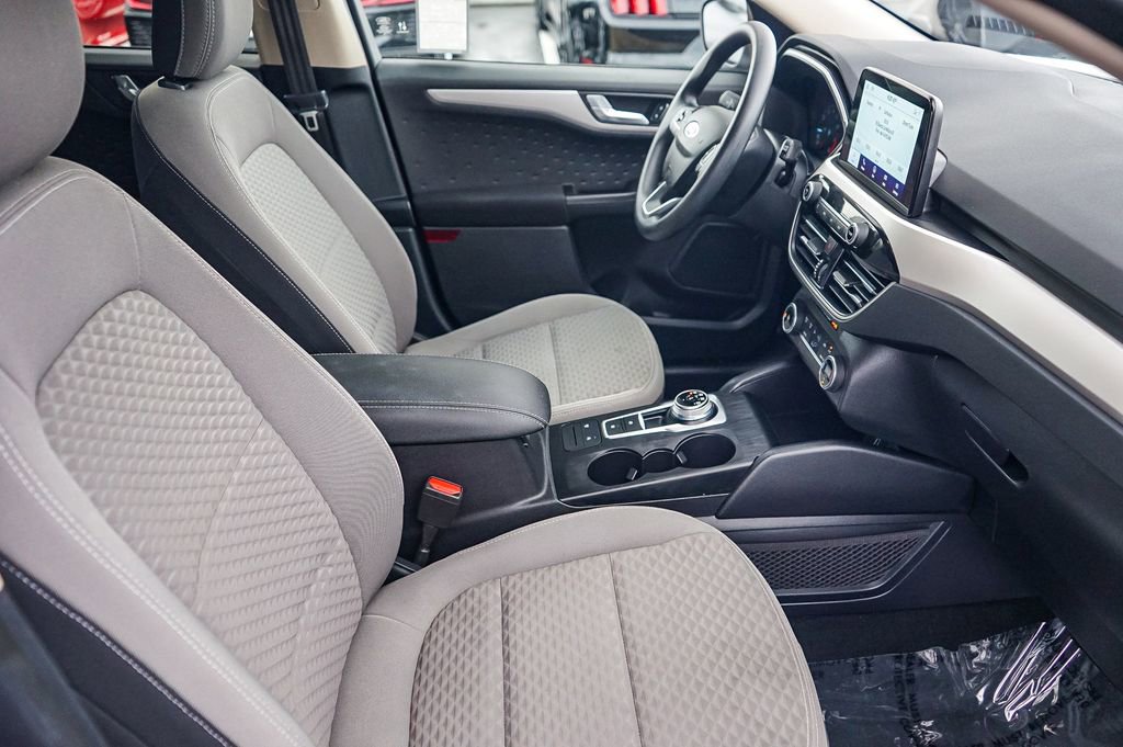 Used 2020 Ford Escape SE image 17