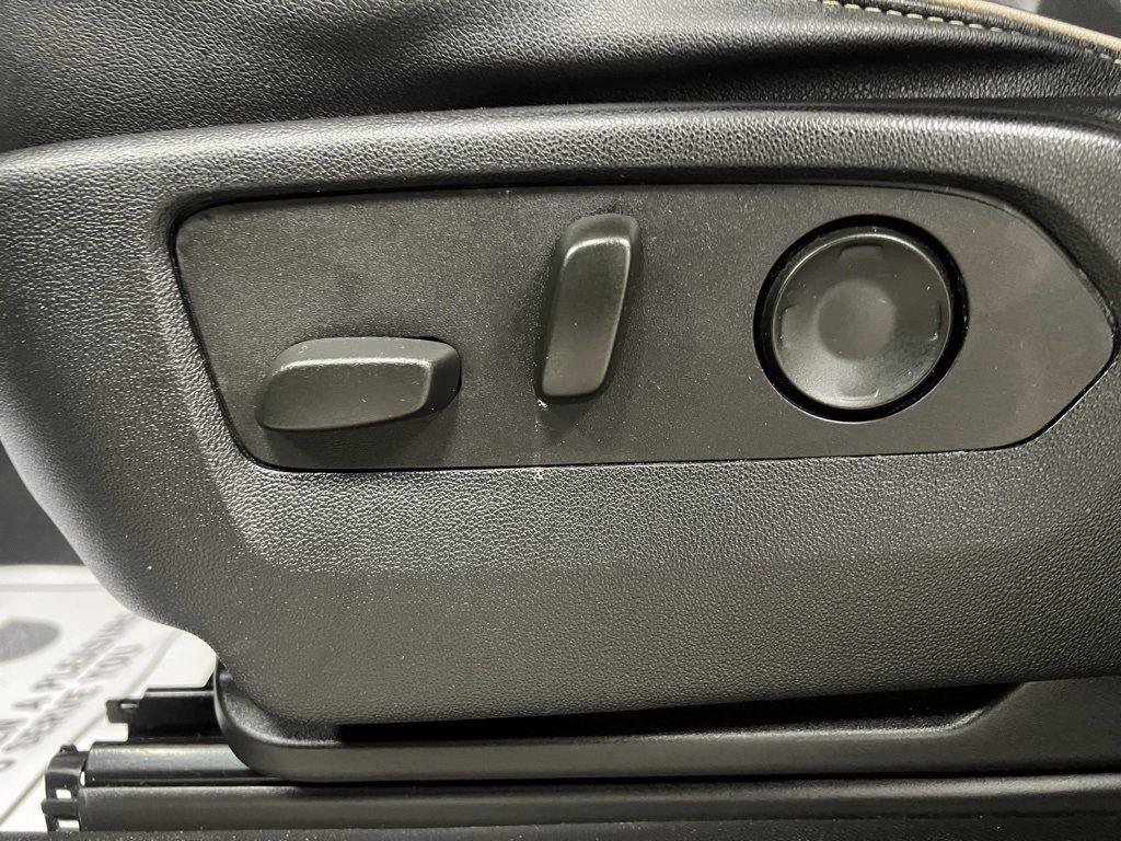 Used 2023 Chevrolet Suburban Premier image 22