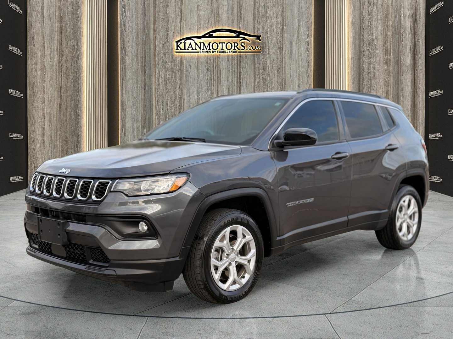 Used 2024 Jeep Compass Latitude image 3