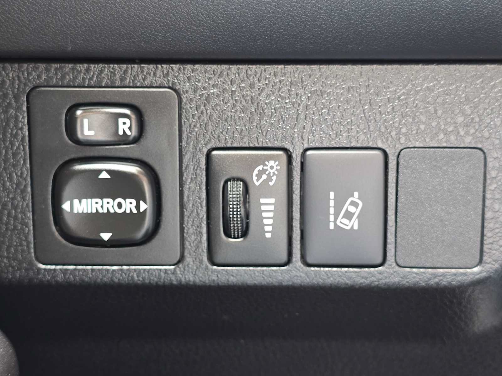 Used 2017 Toyota RAV4 LE w/ All Weather Liner Package AWD/4WD image 28