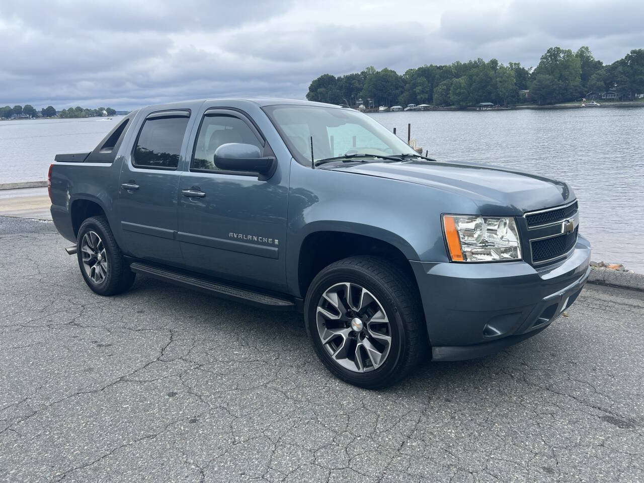 Used 2008 Chevrolet Avalanche LT w/ LT Preferred Equipment Group RWD image 1