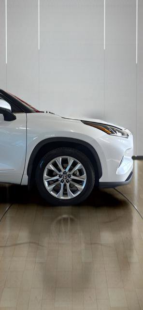 Used 2022 Toyota Highlander Limited AWD/4WD image 36