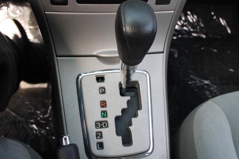 Used 2013 Toyota Corolla LE FWD image 17