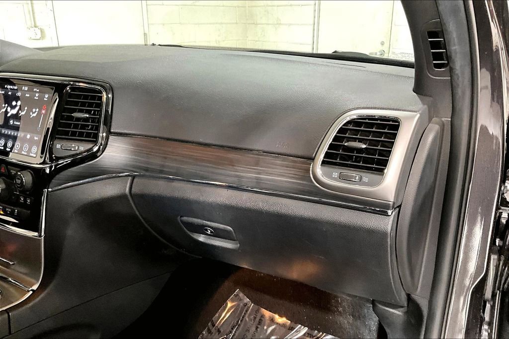 Used 2021 Jeep Grand Cherokee Limited image 27