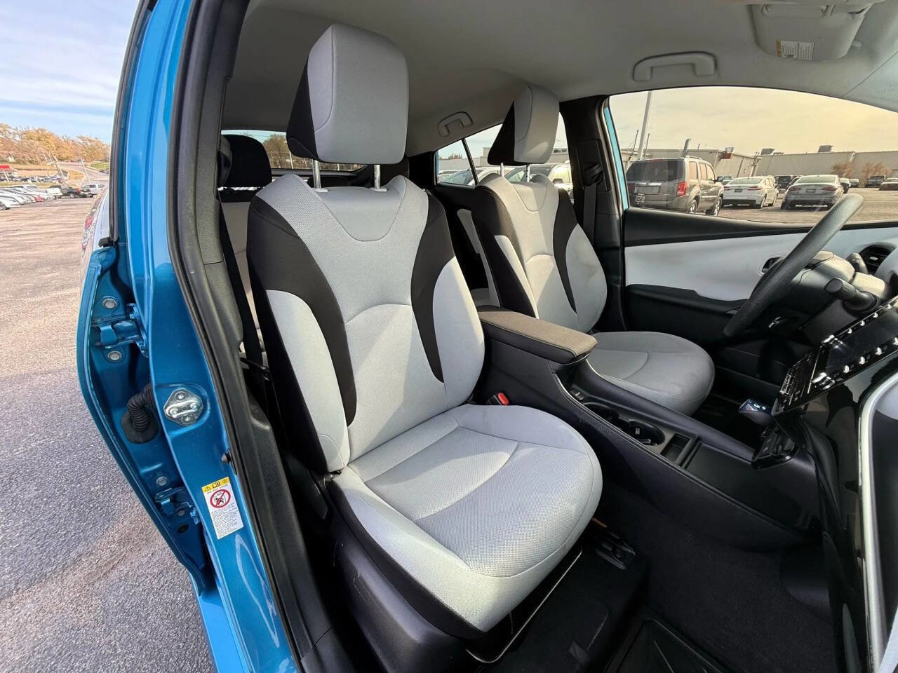 Used 2022 Toyota Prius L Eco image 25