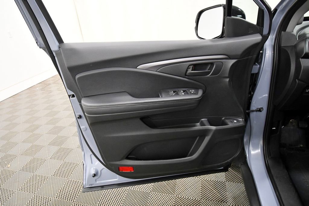 Certified 2025 Honda Ridgeline Sport image 13