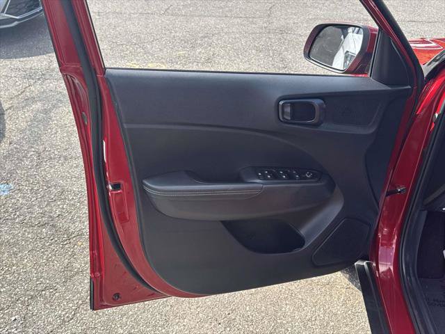 Certified 2025 Hyundai Venue Limited FWD image 14