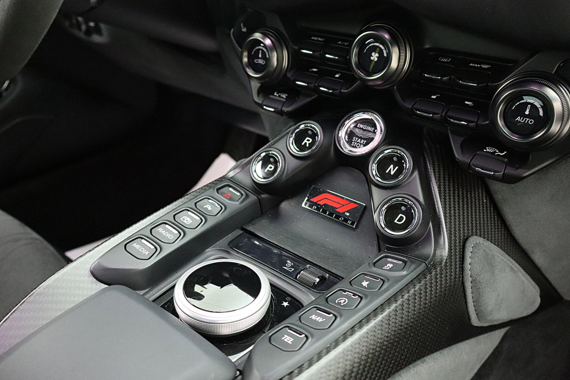 Used 2023 Aston Martin V8 Vantage Coupe image 42