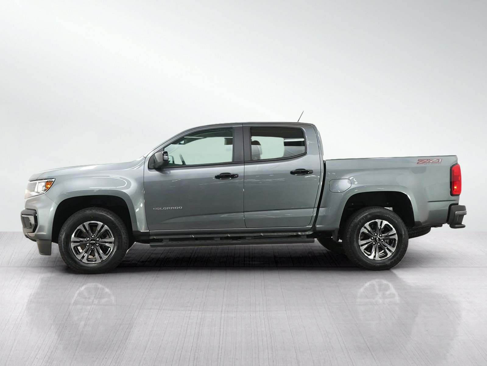 Used 2022 Chevrolet Colorado Z71 AWD/4WD image 2