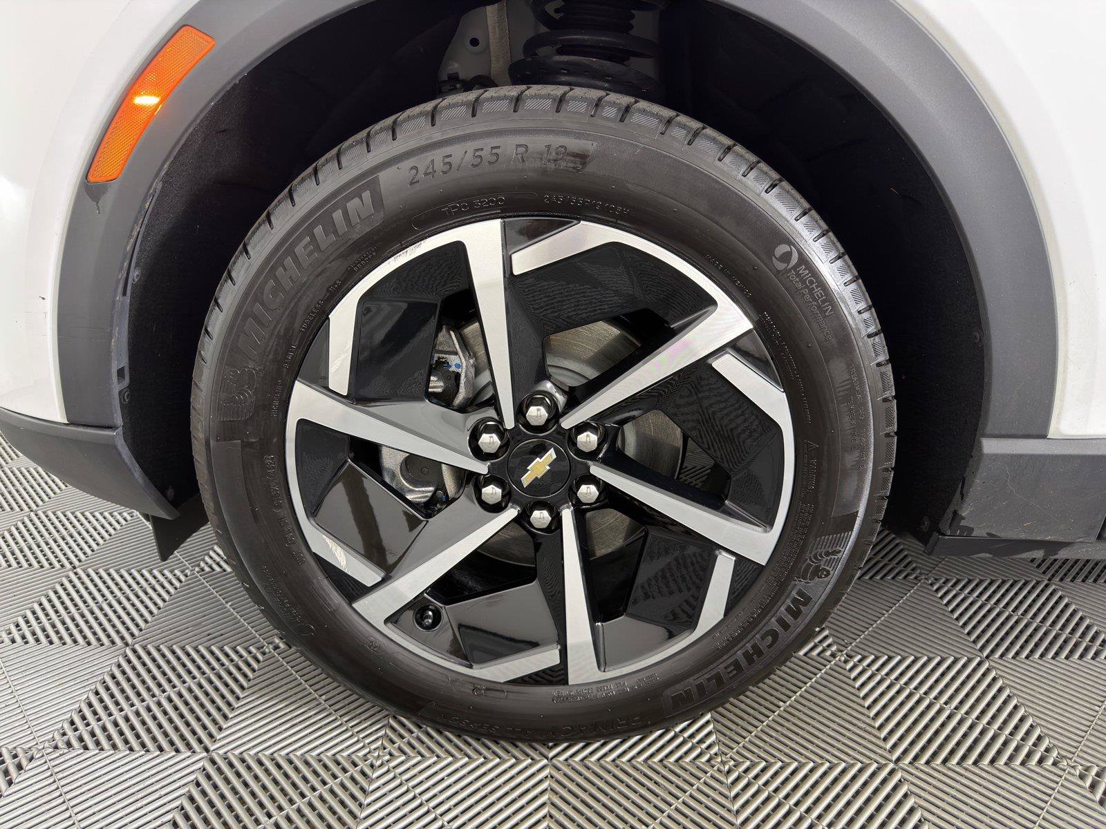 Certified 2025 Chevrolet Equinox EV LT FWD image 9