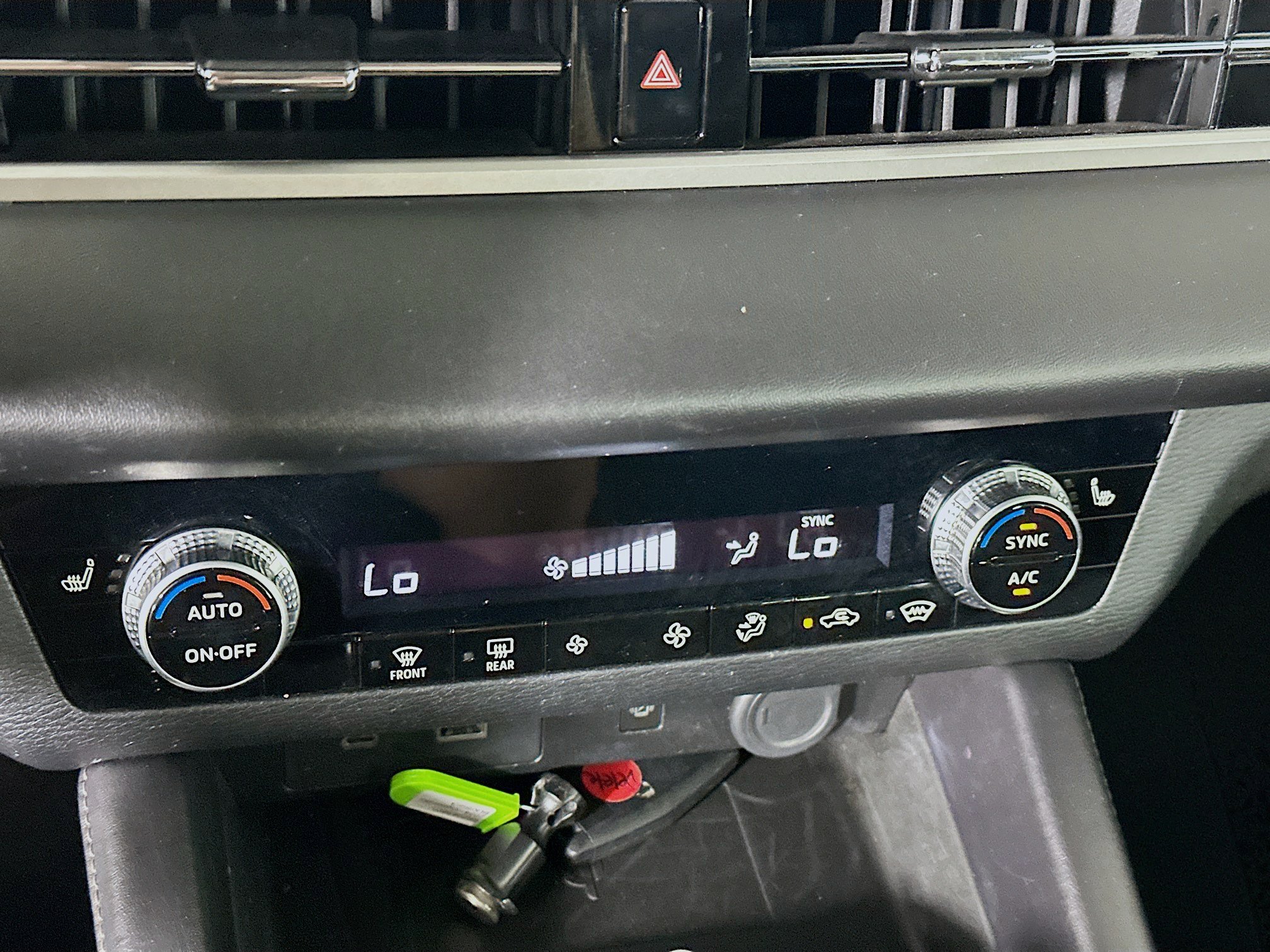 Used 2024 Mitsubishi Outlander SE AWD/4WD image 24