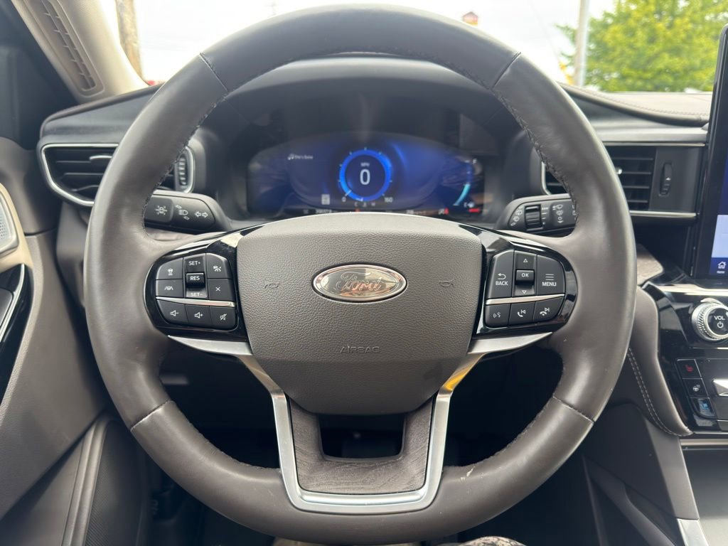 Used 2024 Ford Explorer Platinum w/ Technology Package AWD/4WD image 9