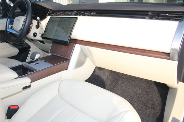 Used 2024 Land Rover Range Rover Long Wheelbase SE image 26