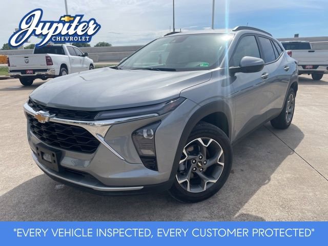 Used 2025 Chevrolet Trax LT image 1