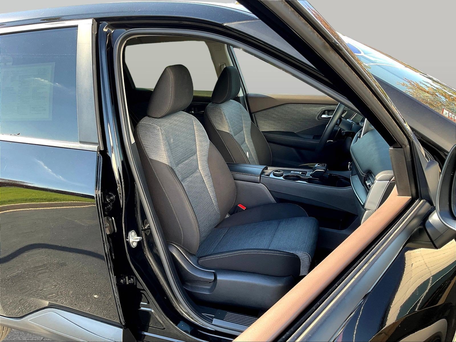 Used 2023 Nissan Rogue SV AWD/4WD image 31