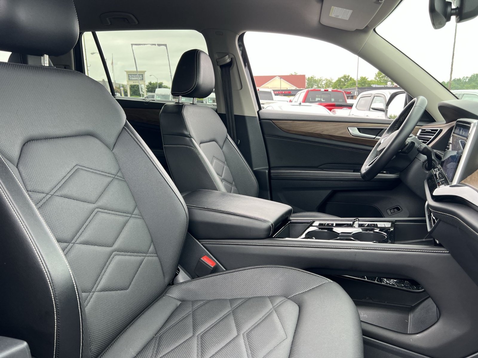 Used 2024 Volkswagen Atlas SE AWD/4WD image 26