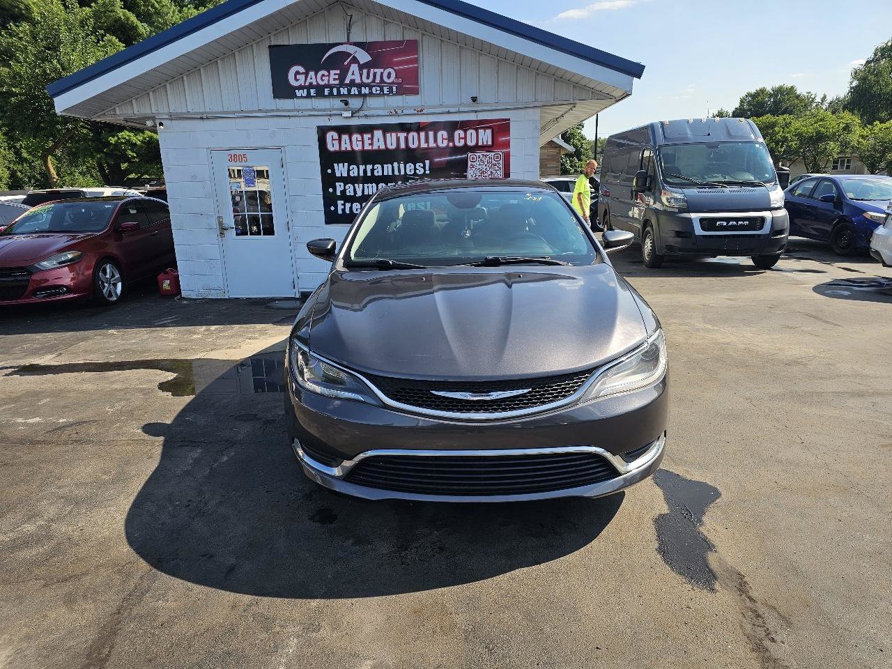 Used 2015 Chrysler 200 Limited w/ Convenience Group FWD image 2