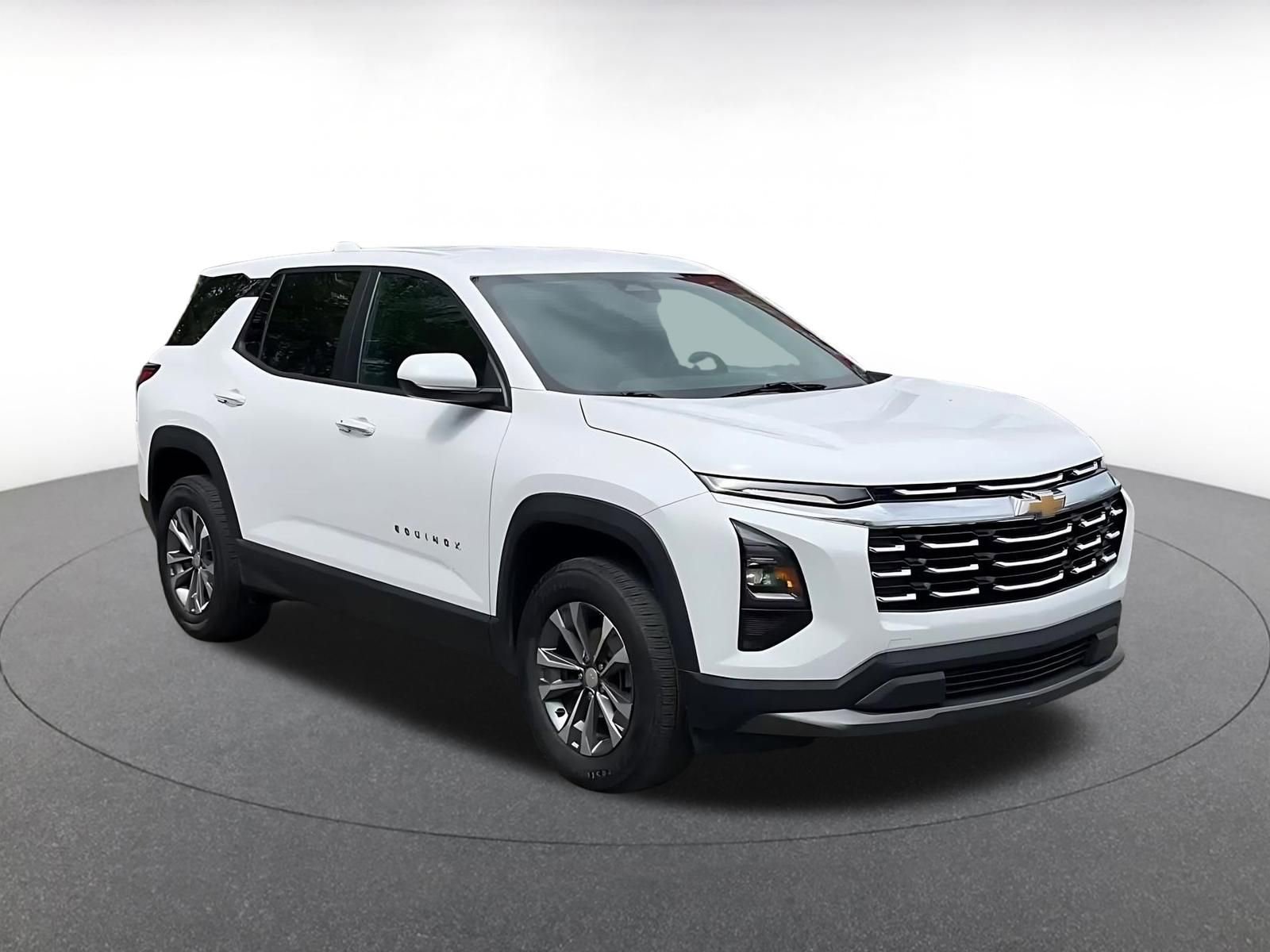 Used 2025 Chevrolet Equinox LT FWD image 3