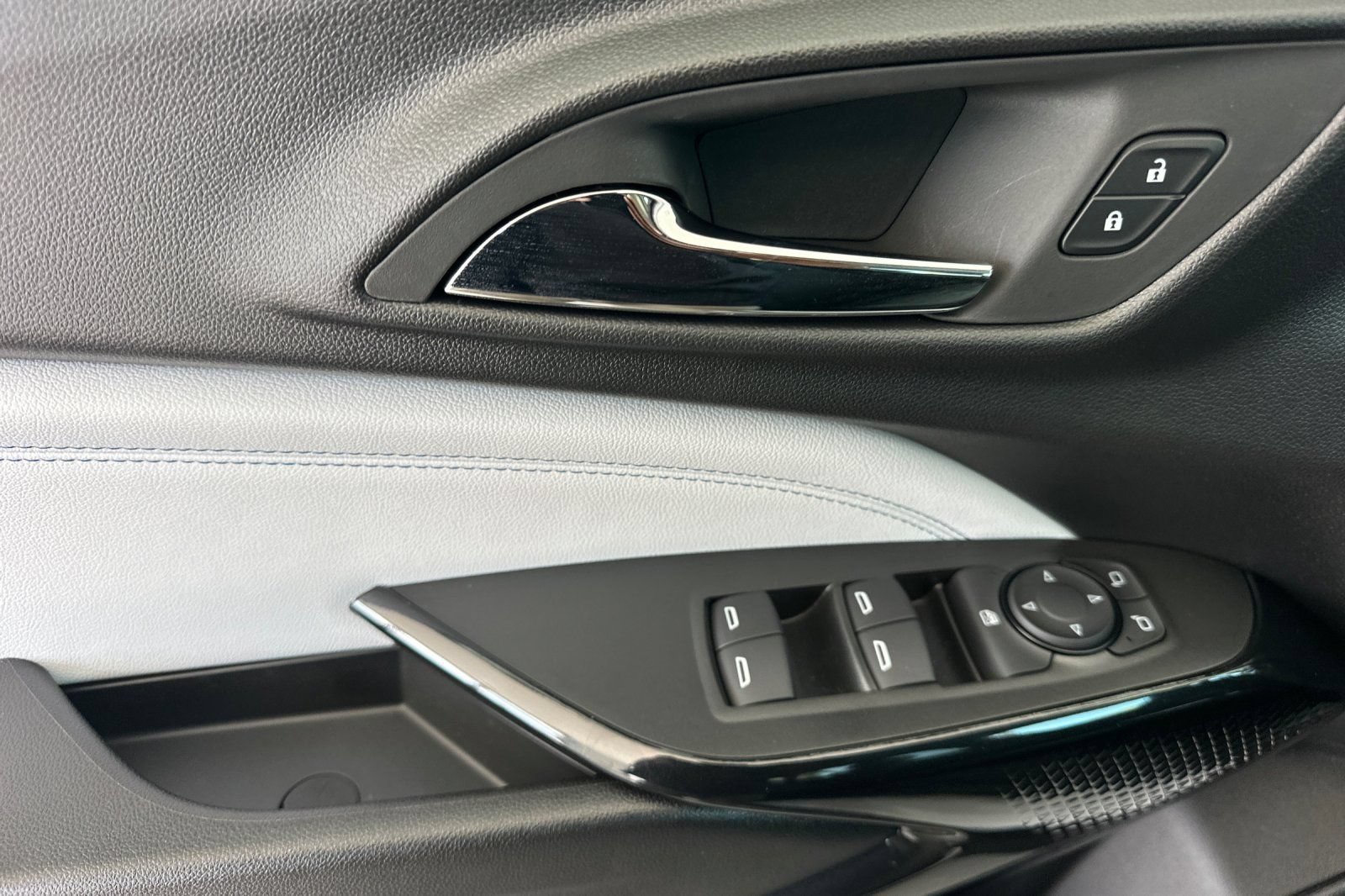 New 2026 Chevrolet Trax LT FWD image 11