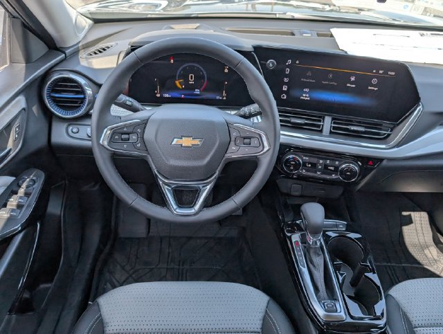New 2026 Chevrolet Trax LT w/ Sunroof Package FWD image 4