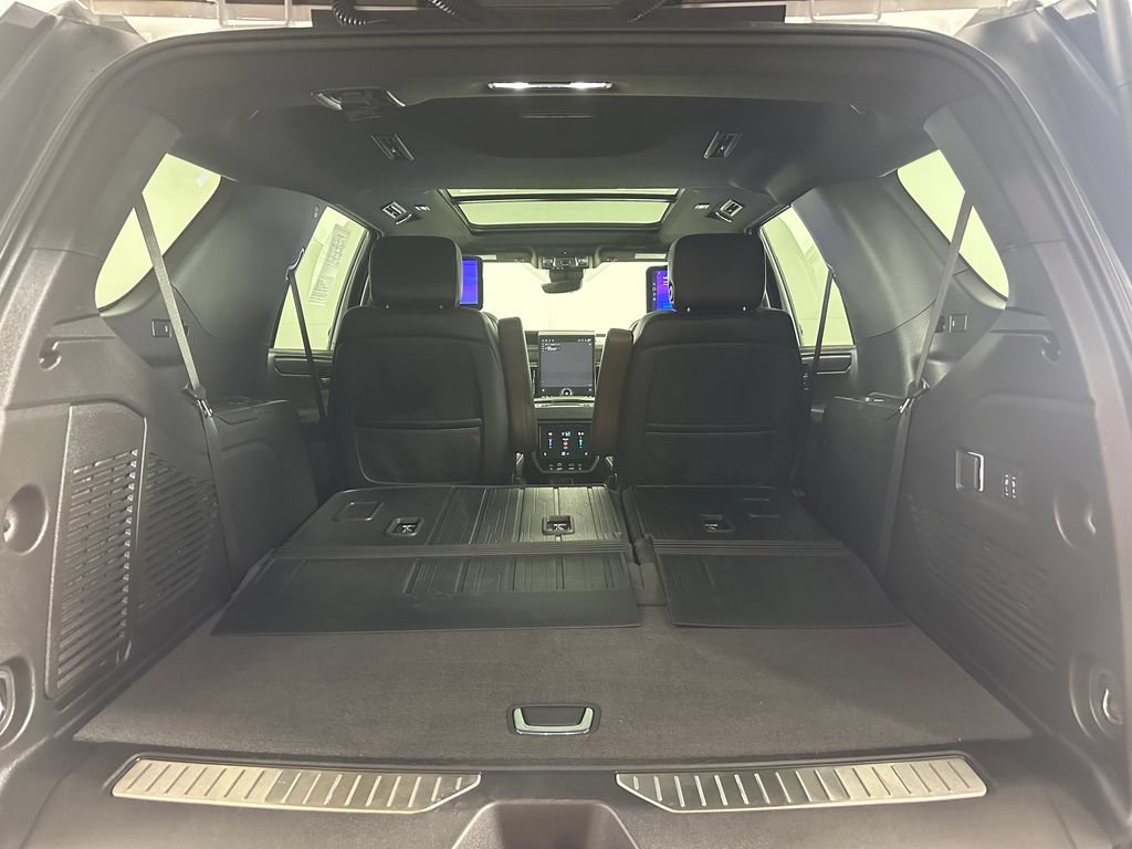 Used 2025 GMC Yukon Denali Ultimate AWD/4WD image 31