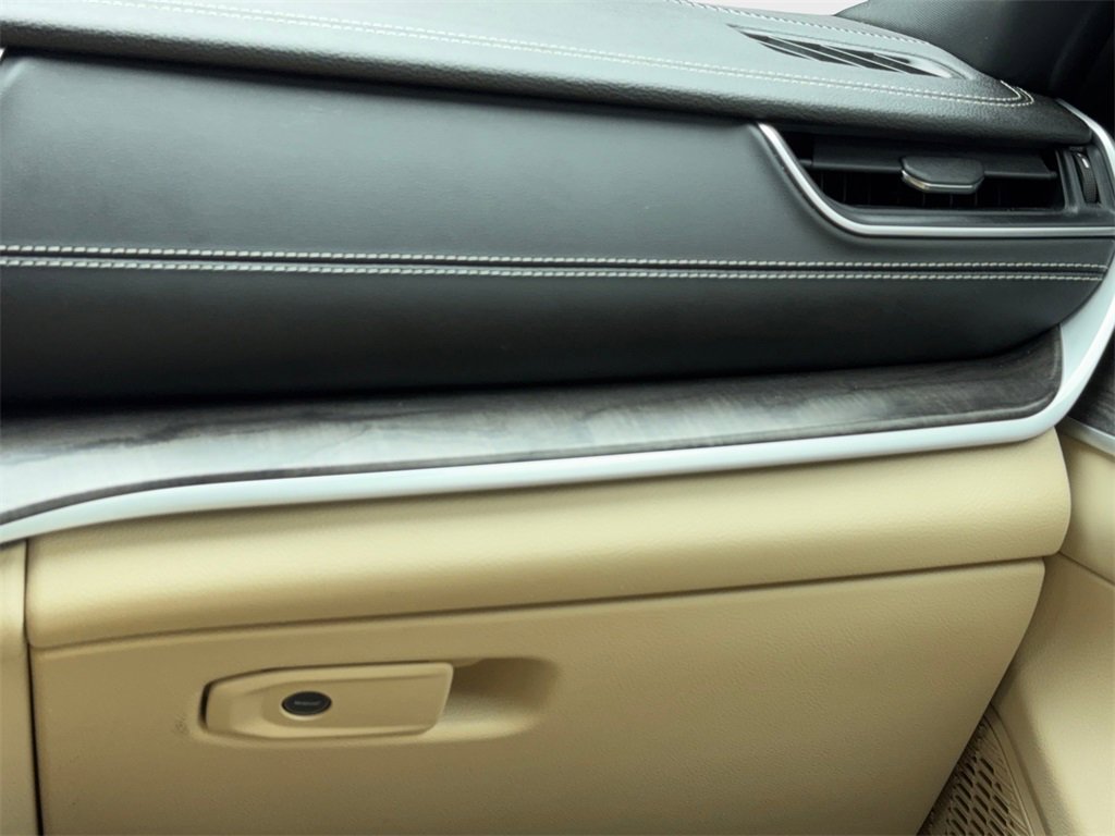 Used 2024 Jeep Grand Cherokee L Limited w/ Black Appearance Package image 19