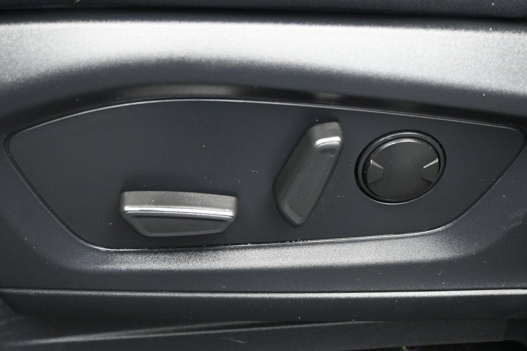 Used 2025 Ford Explorer Active AWD/4WD image 11