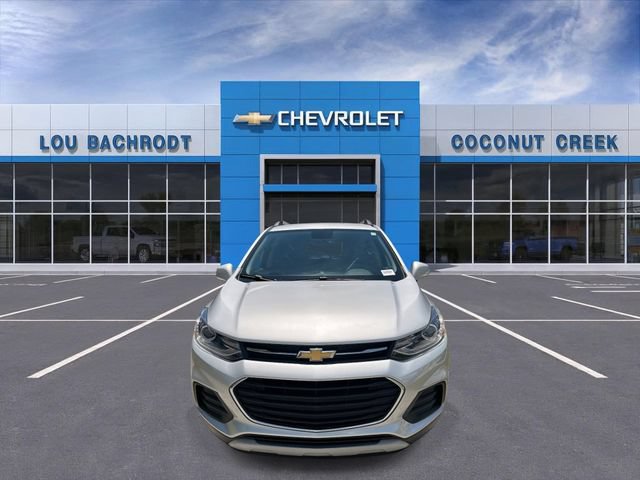 Used 2022 Chevrolet Trax LT w/ LT Convenience Package FWD image 3