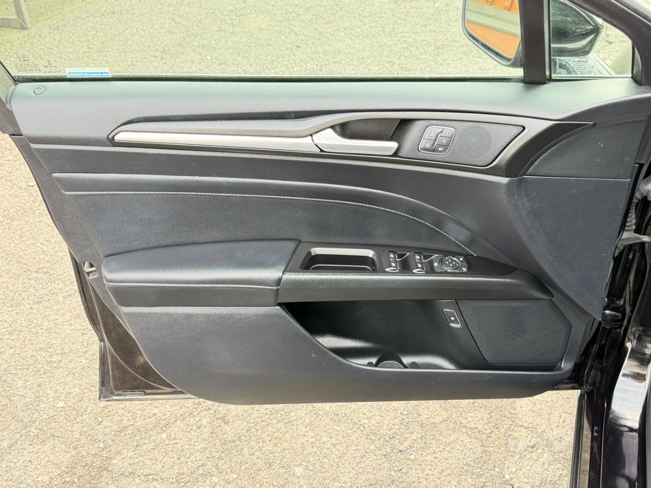 Used 2019 Ford Fusion Energi Titanium FWD image 16