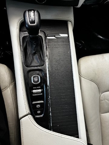 Used 2020 Volvo XC90 T5 Momentum w/ Protection Package Premier FWD image 24