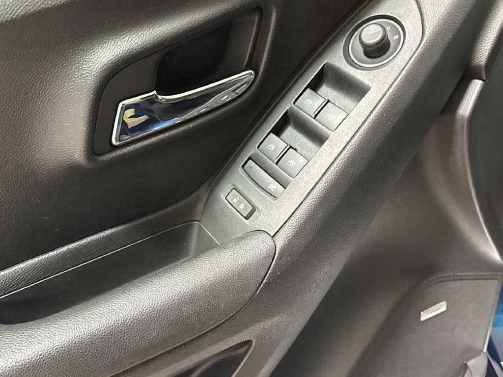 Used 2019 Chevrolet Trax Premier AWD/4WD image 21